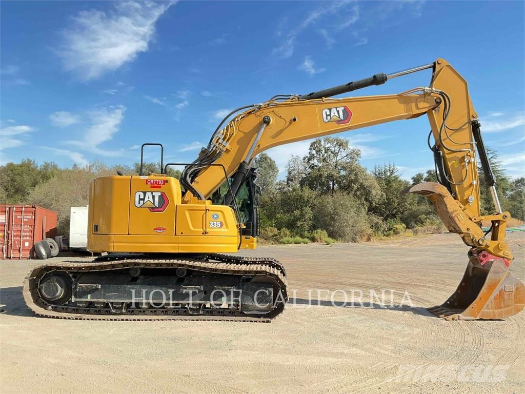 CAT 335 حفارات زحافة