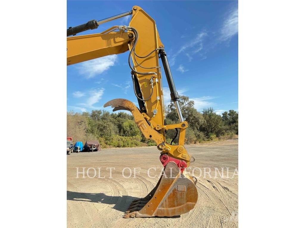 CAT 335 حفارات زحافة
