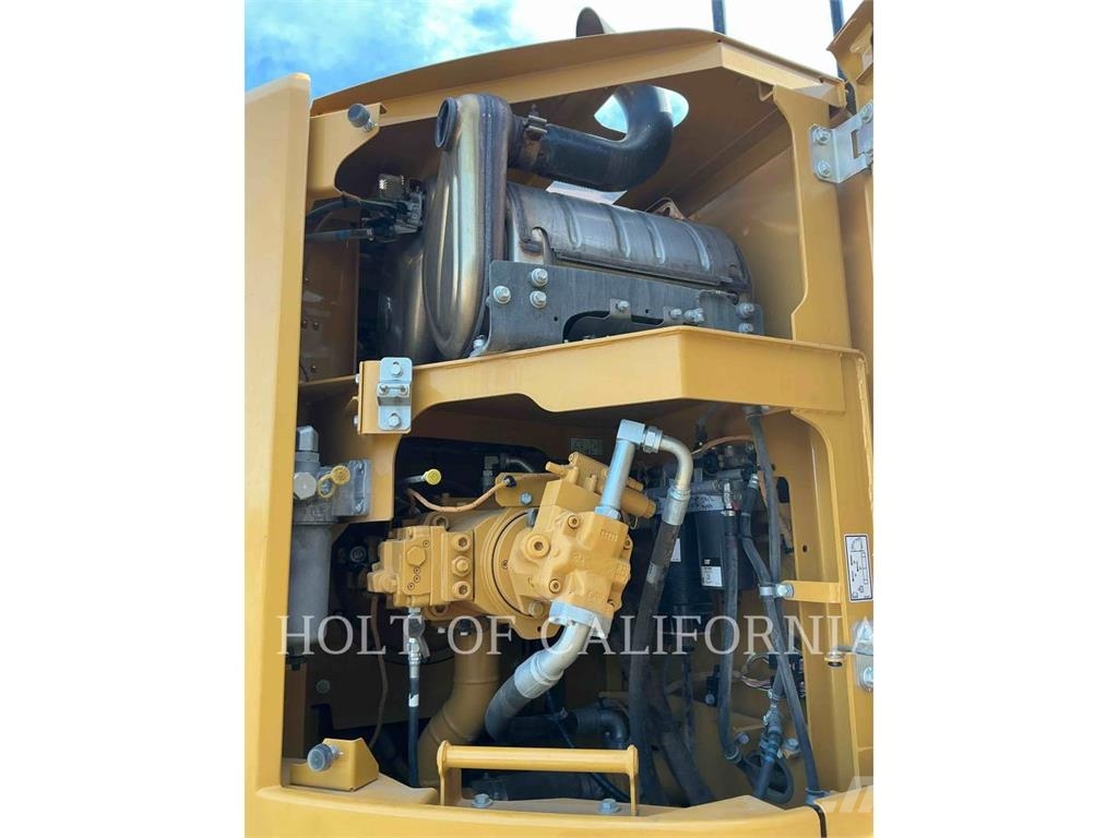 CAT 335 حفارات زحافة