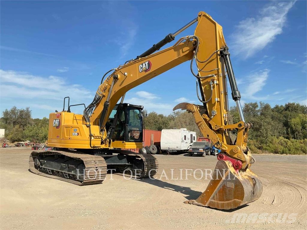 CAT 335 حفارات زحافة