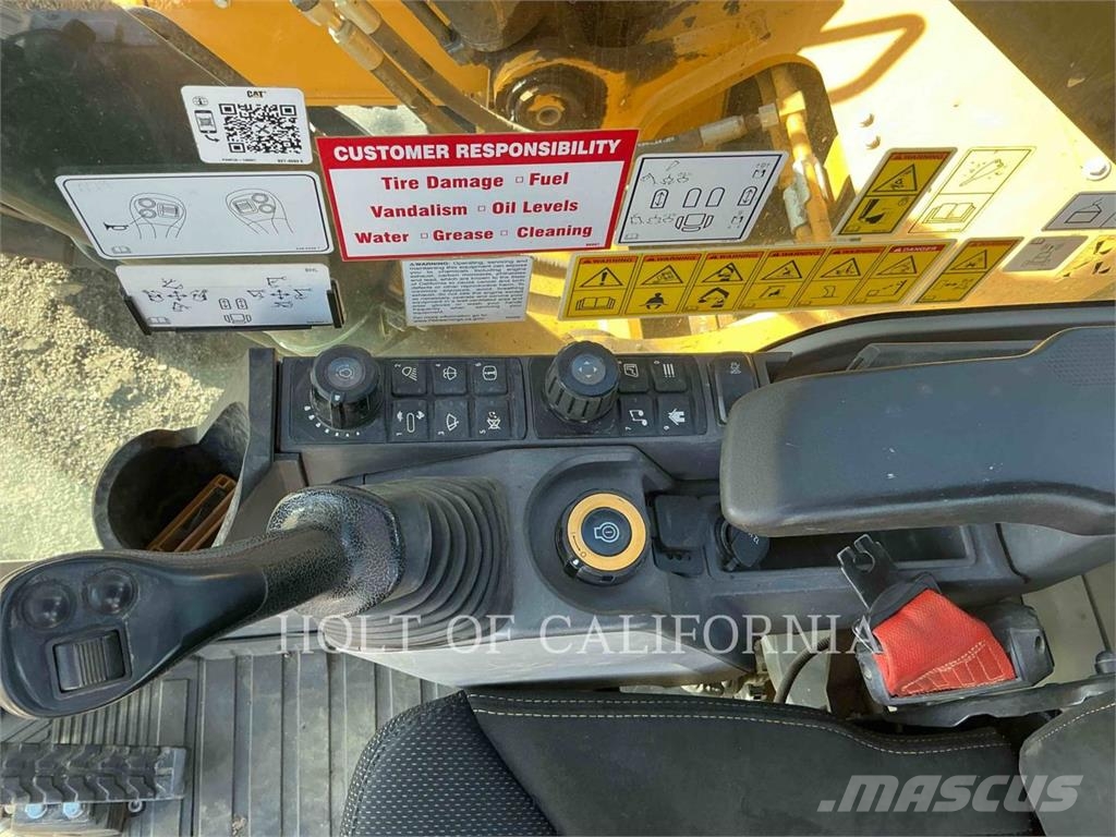 CAT 335 حفارات زحافة