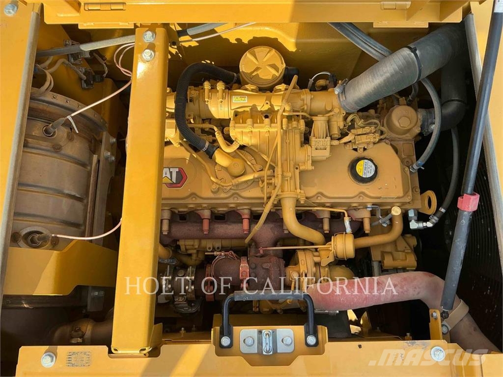 CAT 335 حفارات زحافة