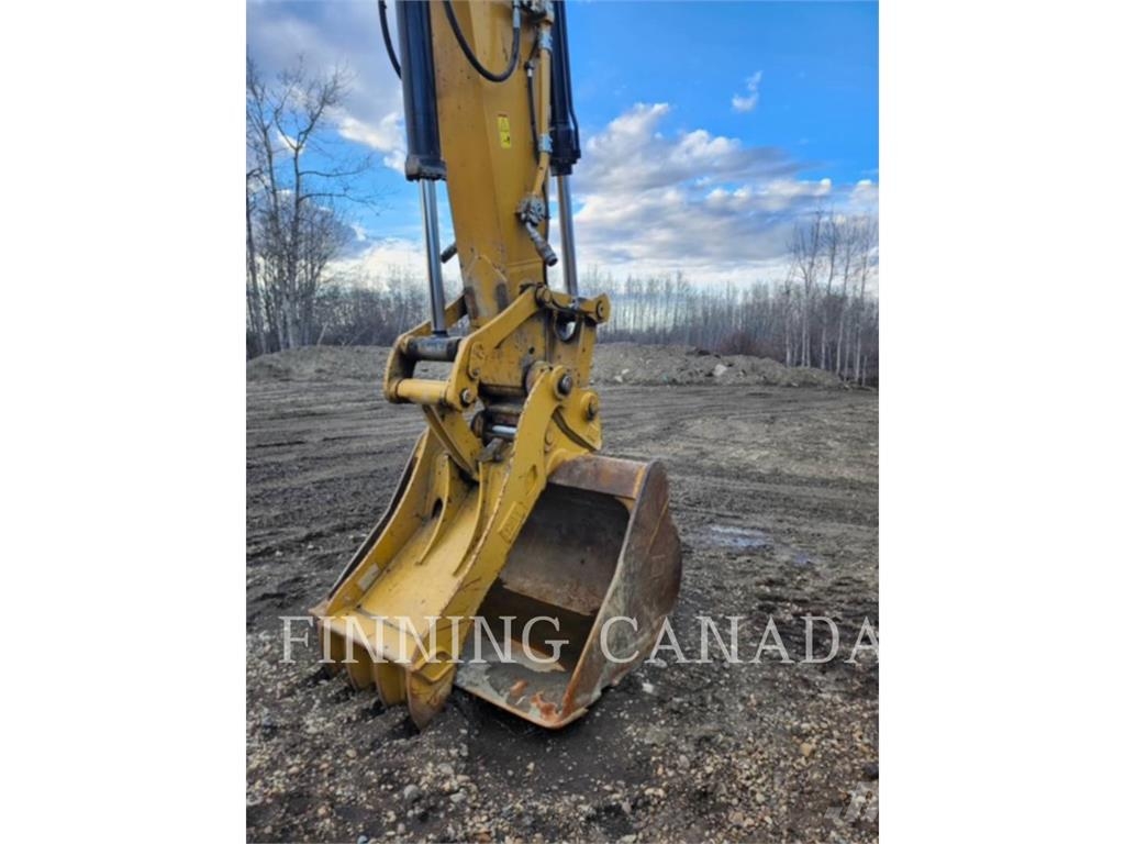 CAT 335F حفارات زحافة