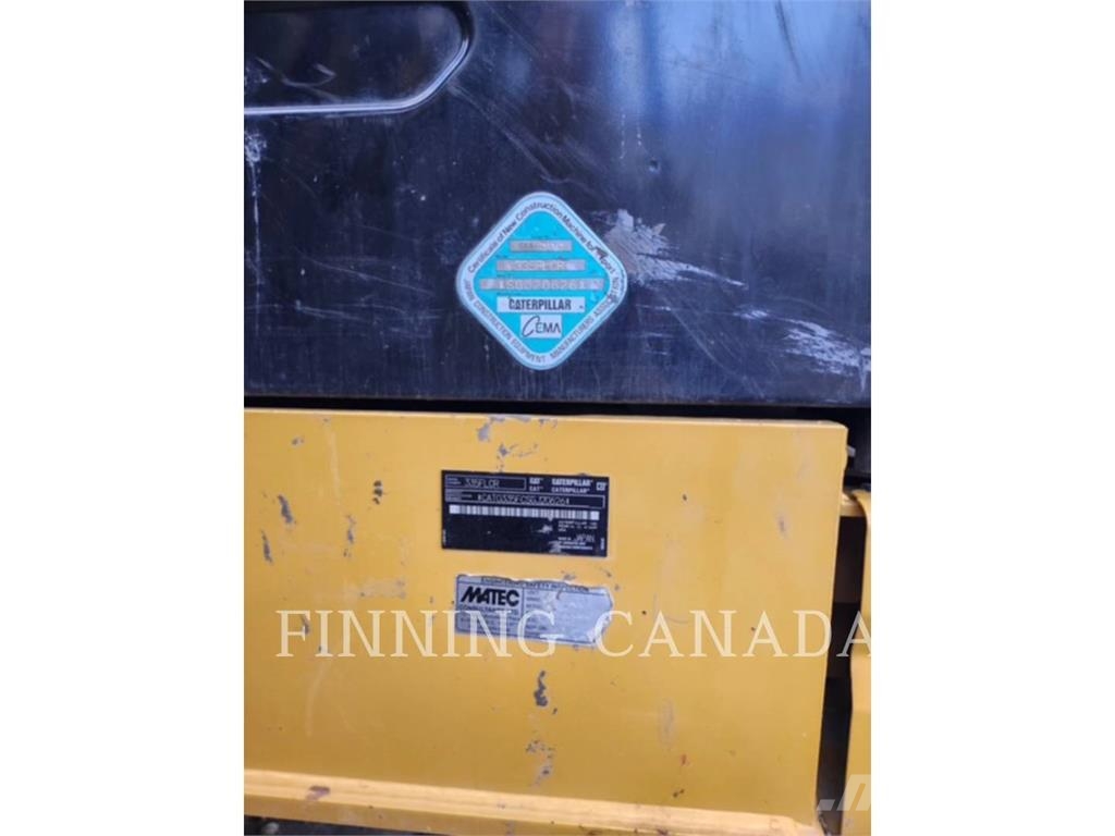 CAT 335F حفارات زحافة