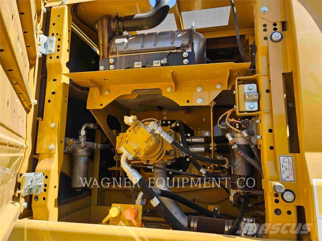 CAT 336 حفارات زحافة