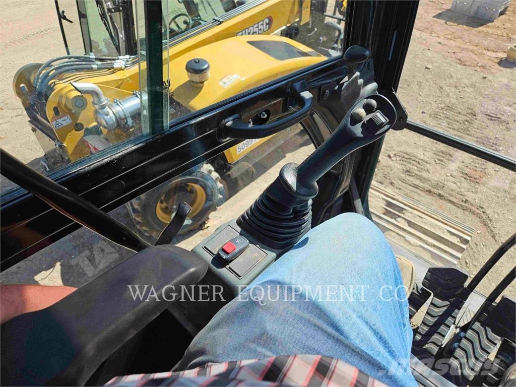 CAT 336 حفارات زحافة