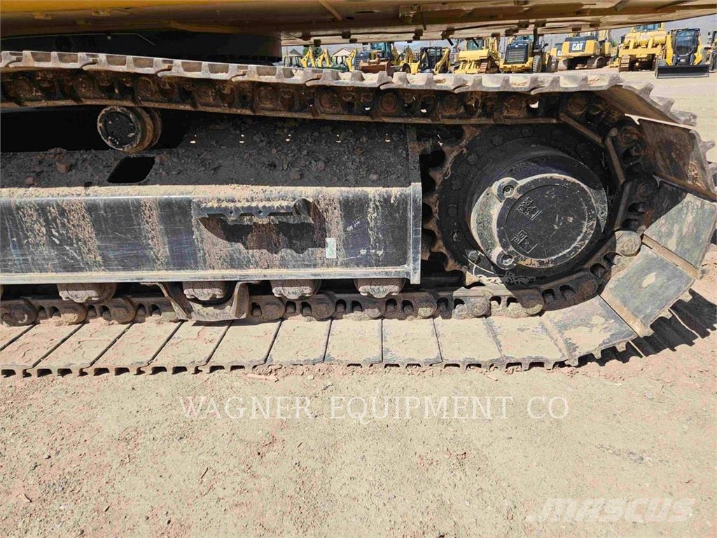 CAT 336 حفارات زحافة