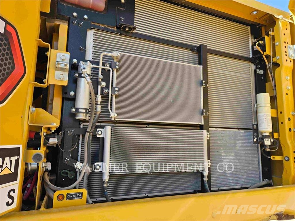CAT 336 حفارات زحافة