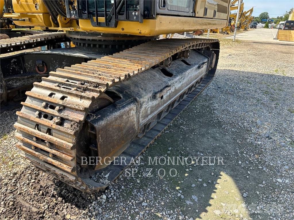 CAT 336-07 حفارات زحافة