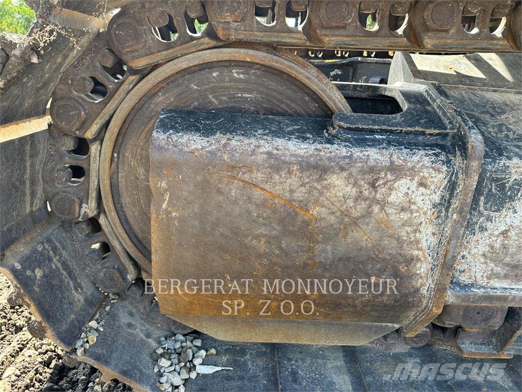 CAT 336-07 حفارات زحافة