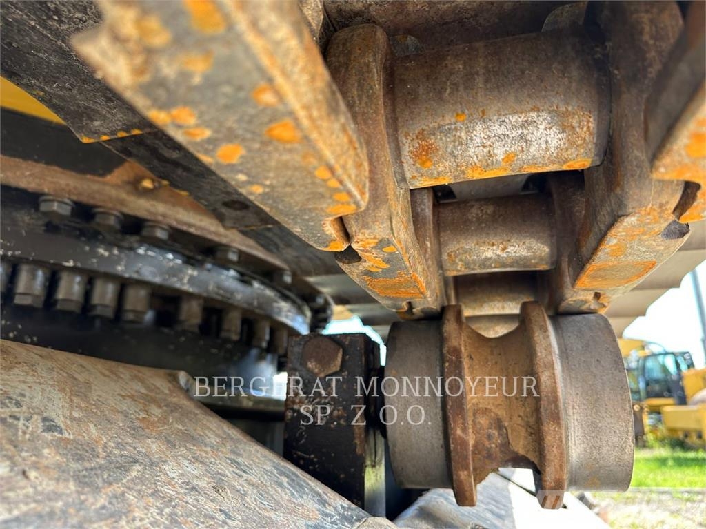CAT 336-07 حفارات زحافة