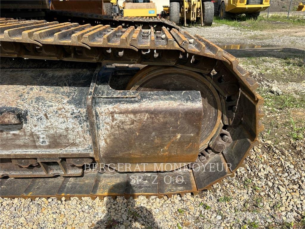 CAT 336-07 حفارات زحافة