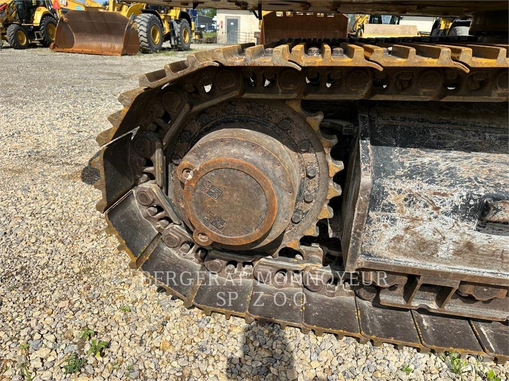CAT 336-07 حفارات زحافة