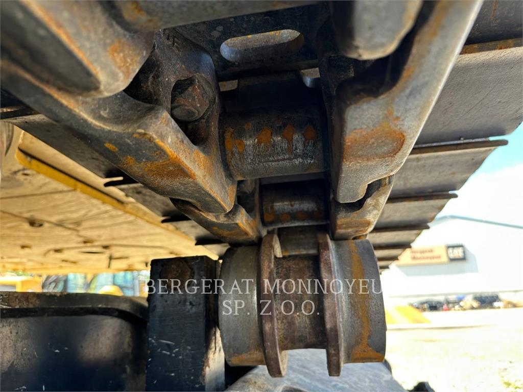 CAT 336-07 حفارات زحافة
