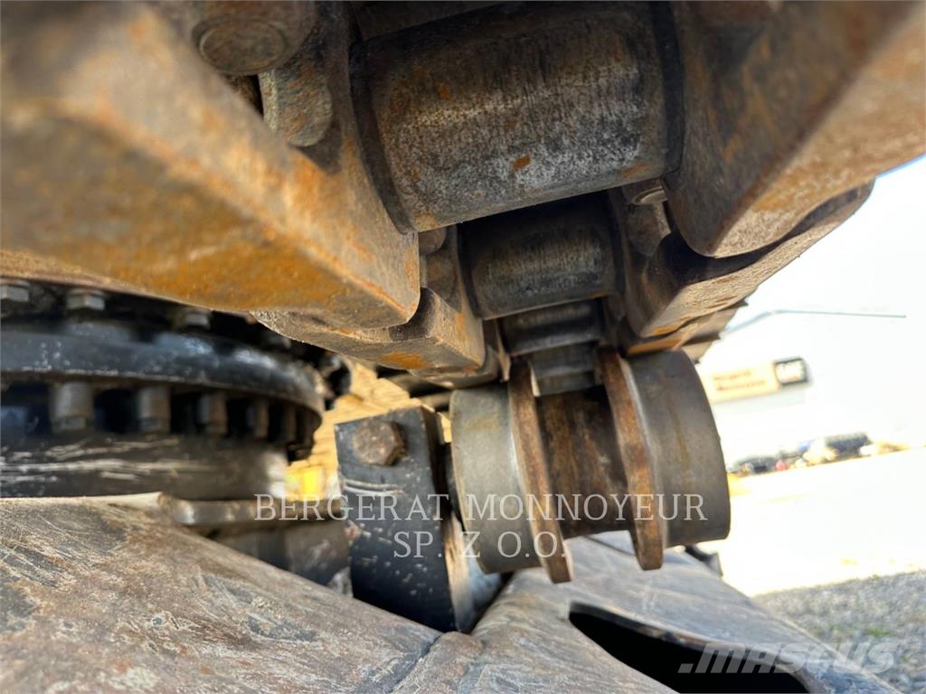 CAT 336-07 حفارات زحافة