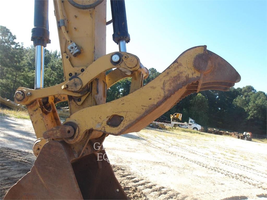 CAT 33607 Lánctalpas kotrók
