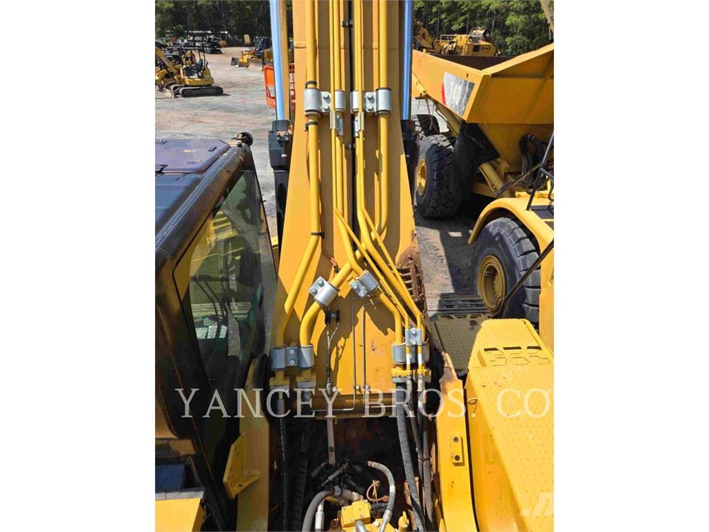 CAT 33608 Vikšriniai ekskavatoriai