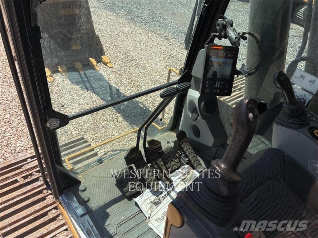 CAT 349 حفارات زحافة