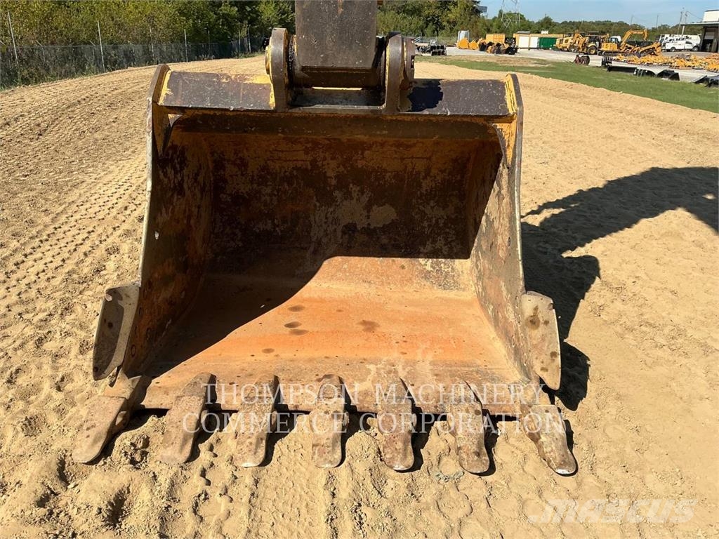 CAT 349FL حفارات زحافة