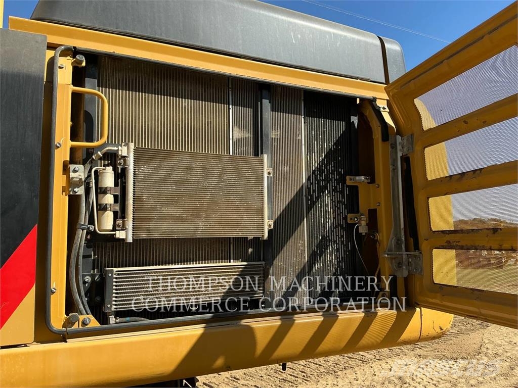 CAT 349FL حفارات زحافة