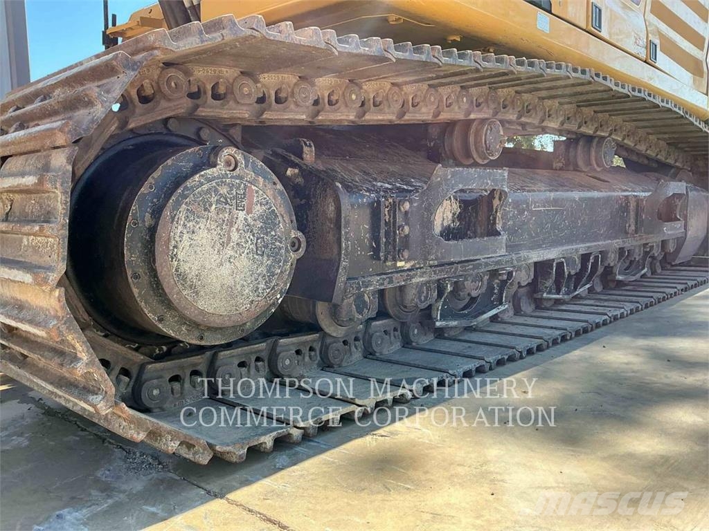 CAT 352 Bagri goseničarji