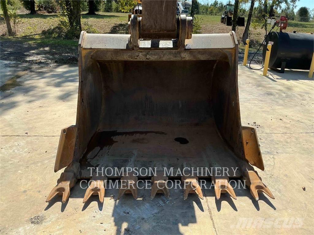 CAT 352 Bagri goseničarji
