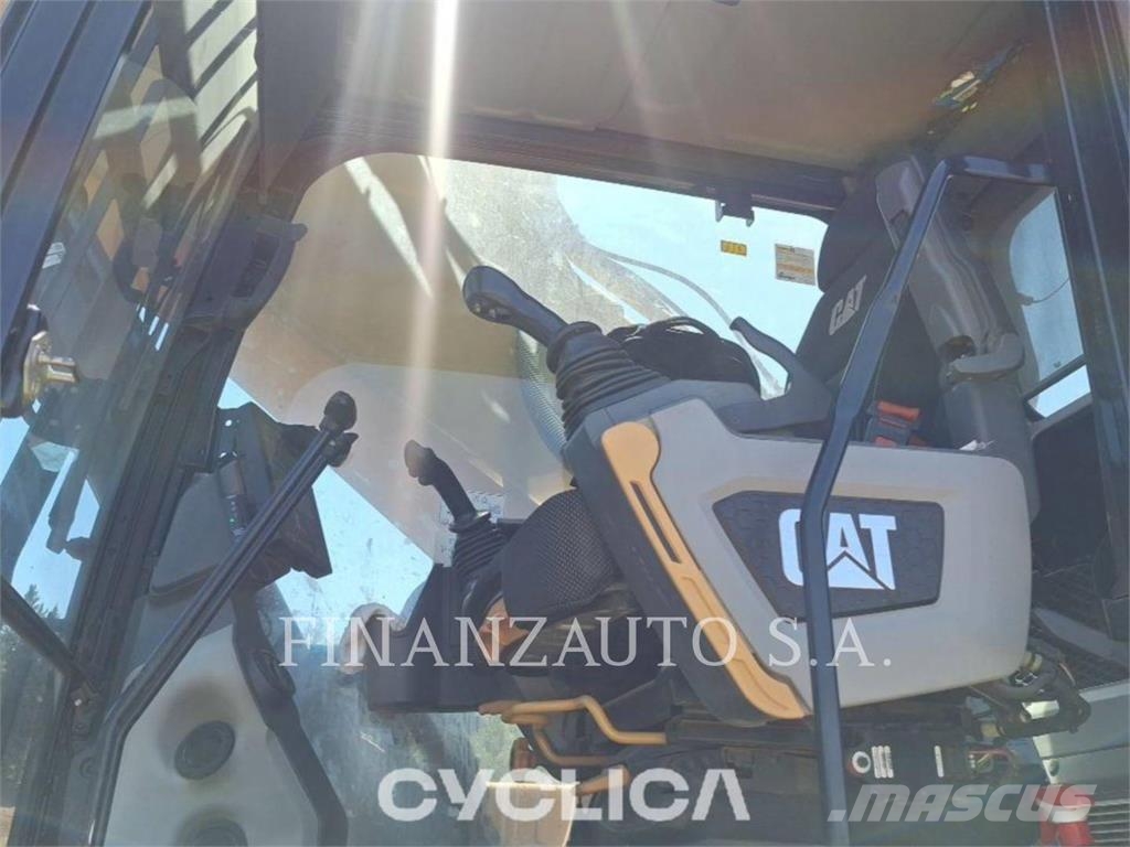 CAT 352FL Гусеничні екскаватори