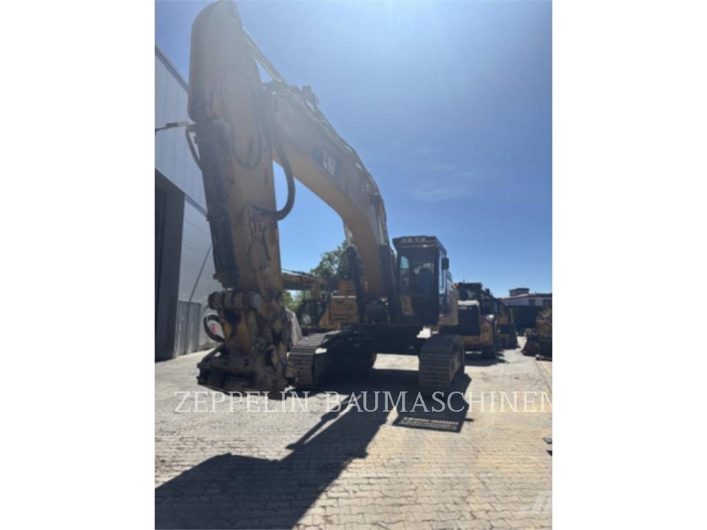 CAT 352FL Raupenbagger