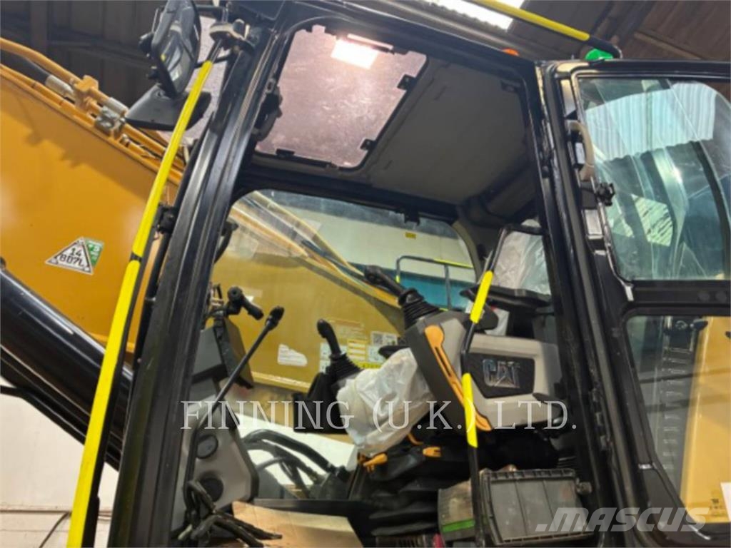 CAT 374 Roomikekskavaatorid