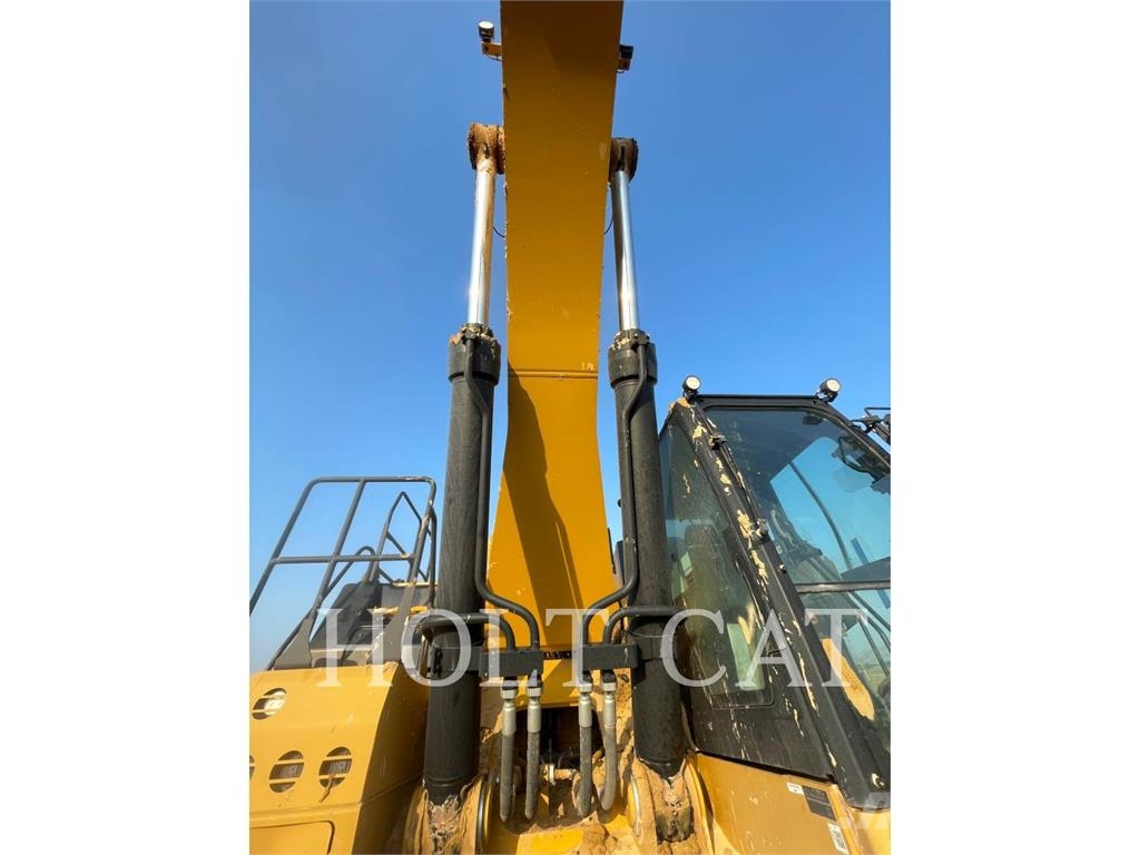 CAT 374 履带挖掘机