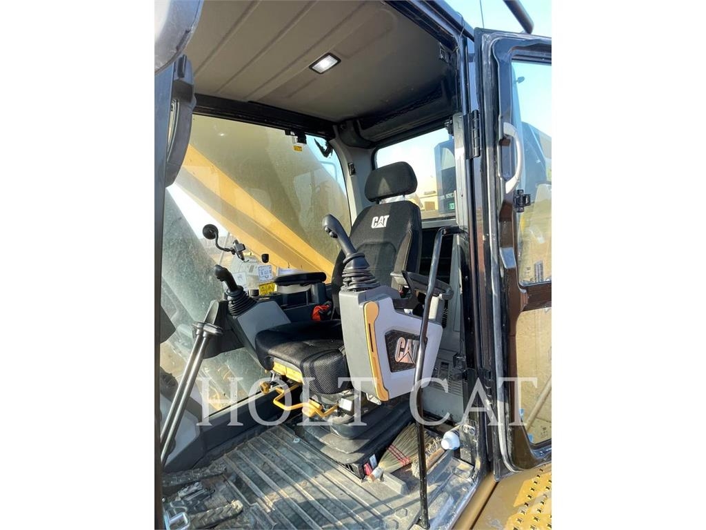 CAT 374 履带挖掘机