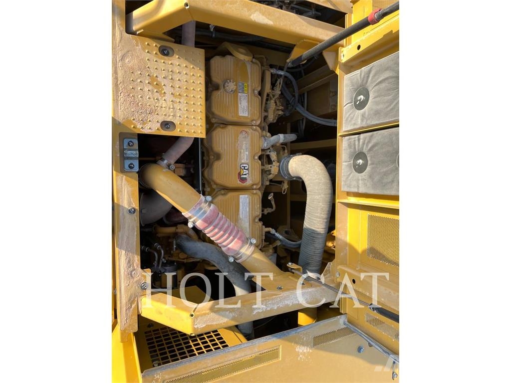 CAT 374 履带挖掘机