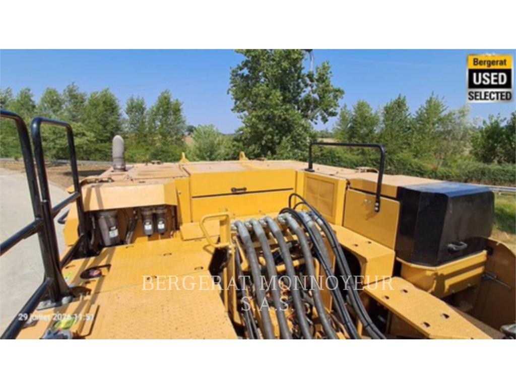 CAT 374 Crawler excavators
