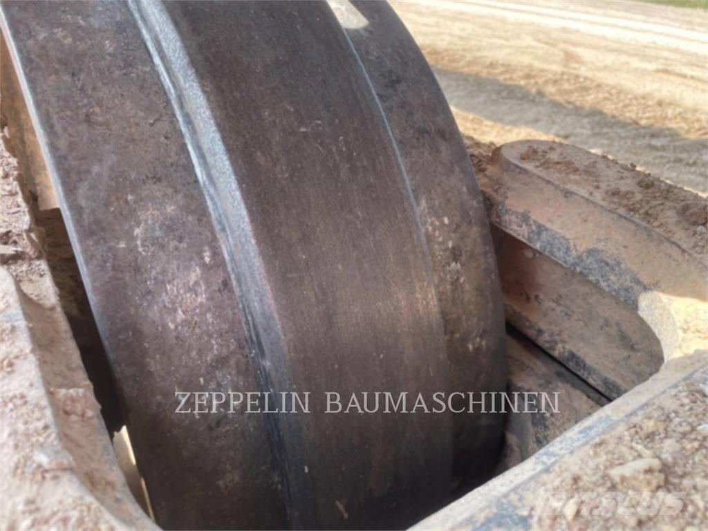 CAT 374-07A Bagri goseničarji