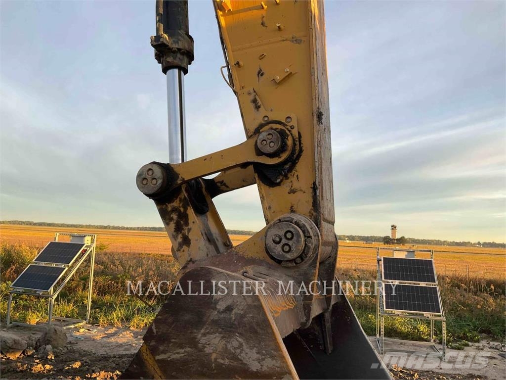 CAT 374 Z1+ Beltegraver