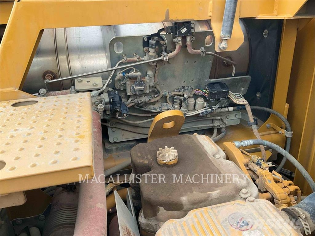 CAT 374 Z1+ Beltegraver