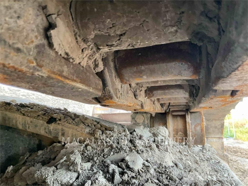 CAT 374 Z1+ Beltegraver