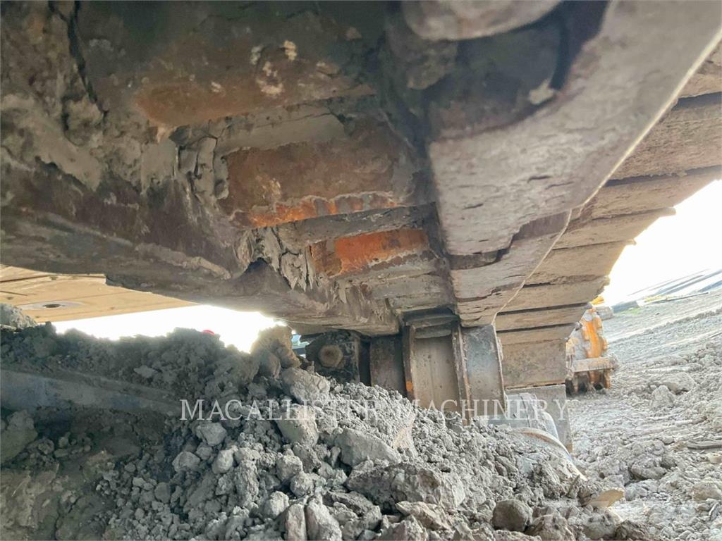 CAT 374 Z1+ Beltegraver