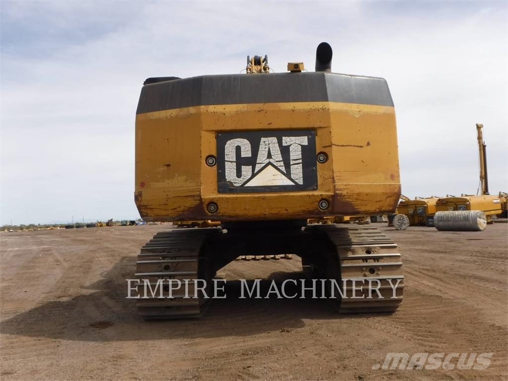 CAT 374DL Roomikekskavaatorid