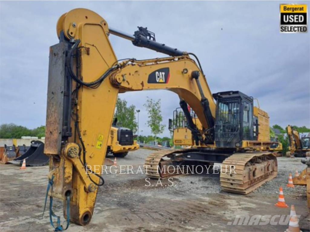 CAT 374F حفارات زحافة