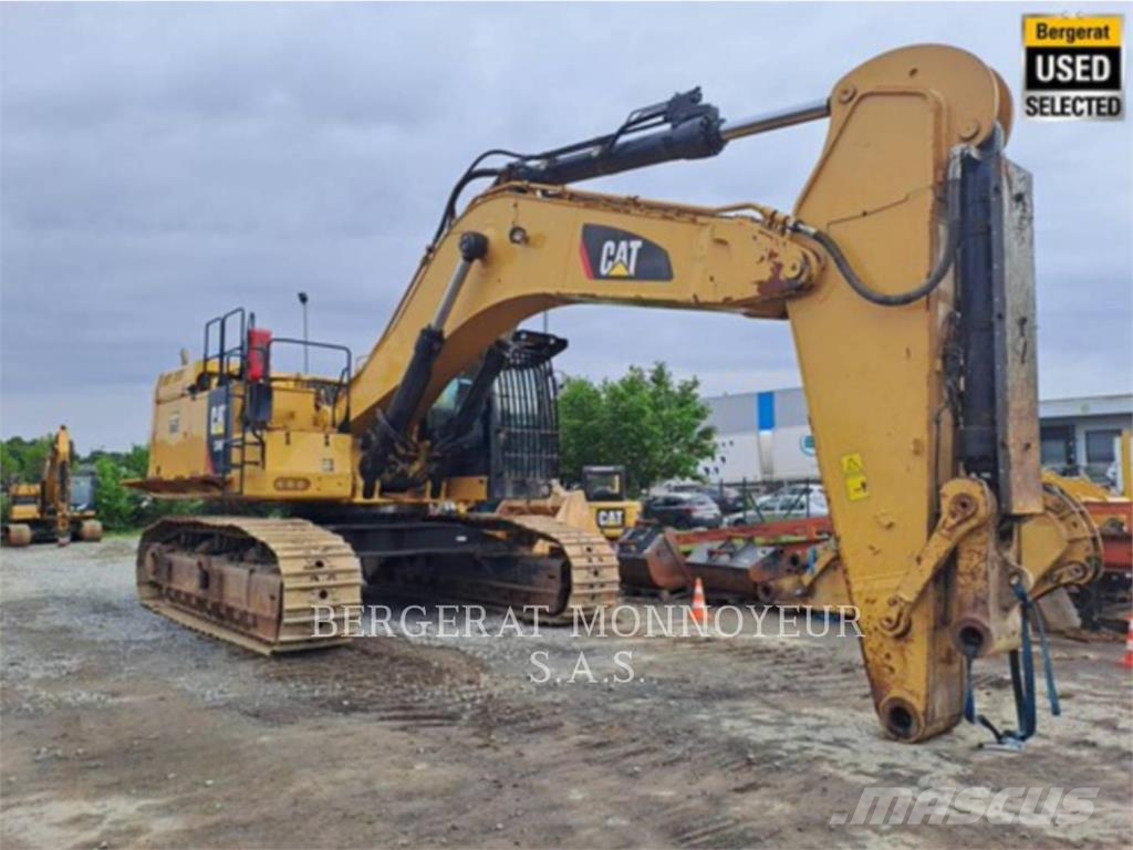 CAT 374F حفارات زحافة