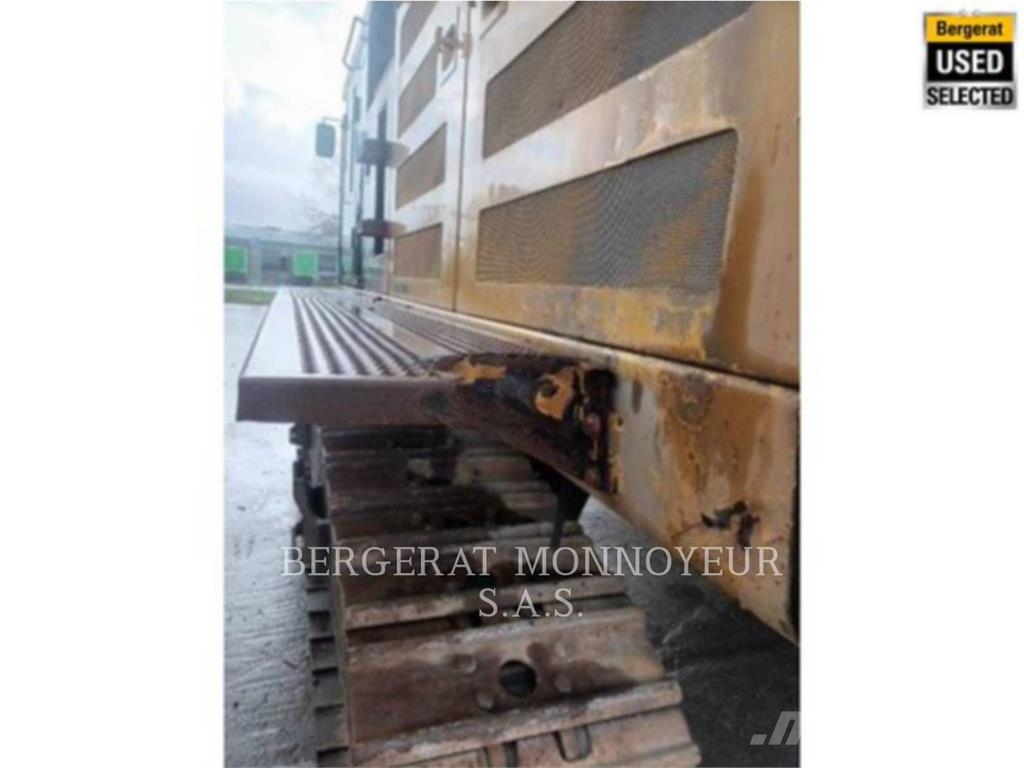 CAT 374F حفارات زحافة