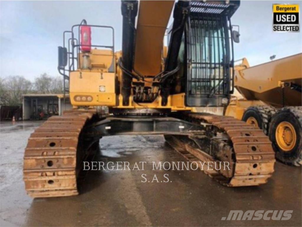 CAT 374F حفارات زحافة