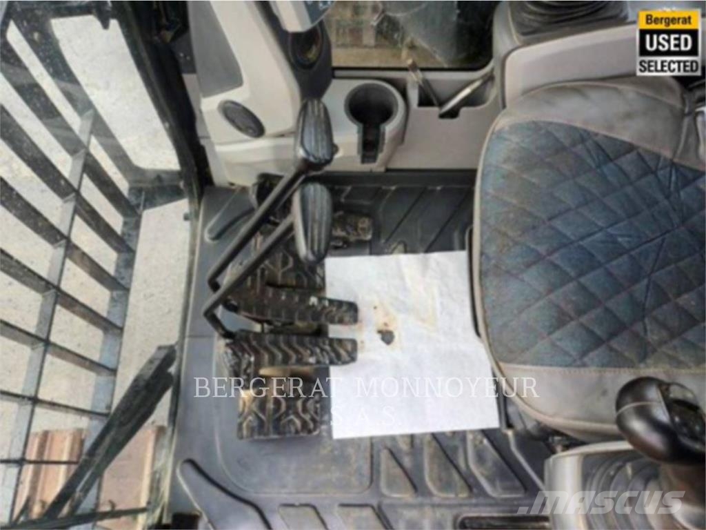 CAT 374F حفارات زحافة
