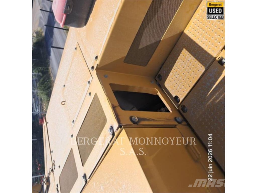 CAT 374F حفارات زحافة