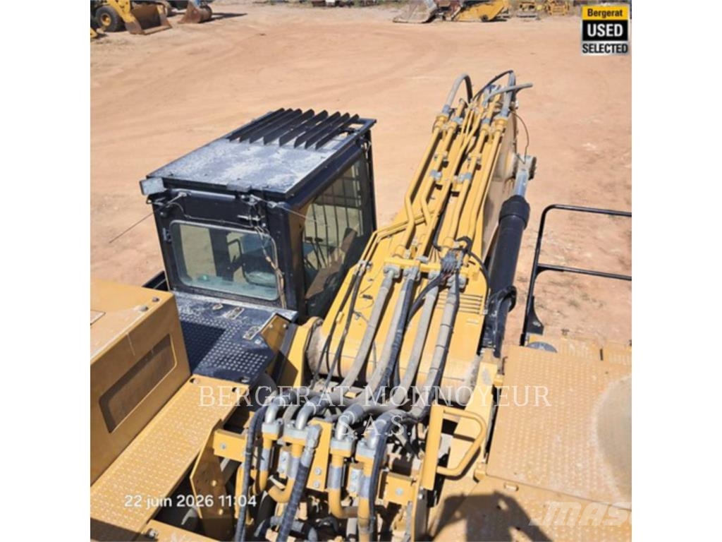 CAT 374F حفارات زحافة