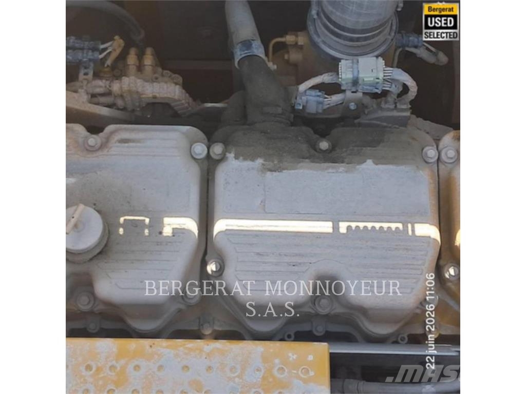 CAT 374F حفارات زحافة