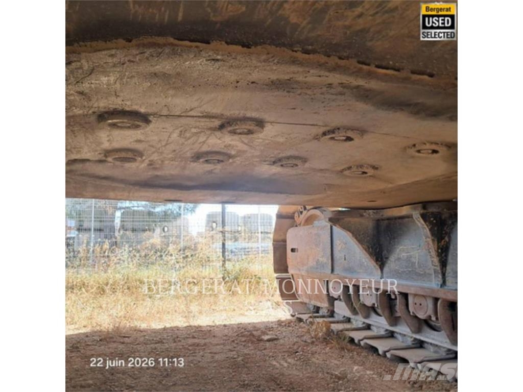 CAT 374F حفارات زحافة