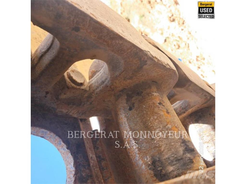 CAT 374F حفارات زحافة