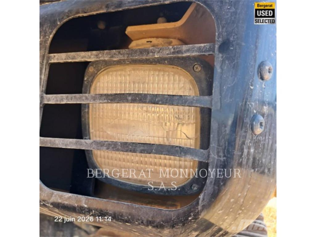 CAT 374F حفارات زحافة